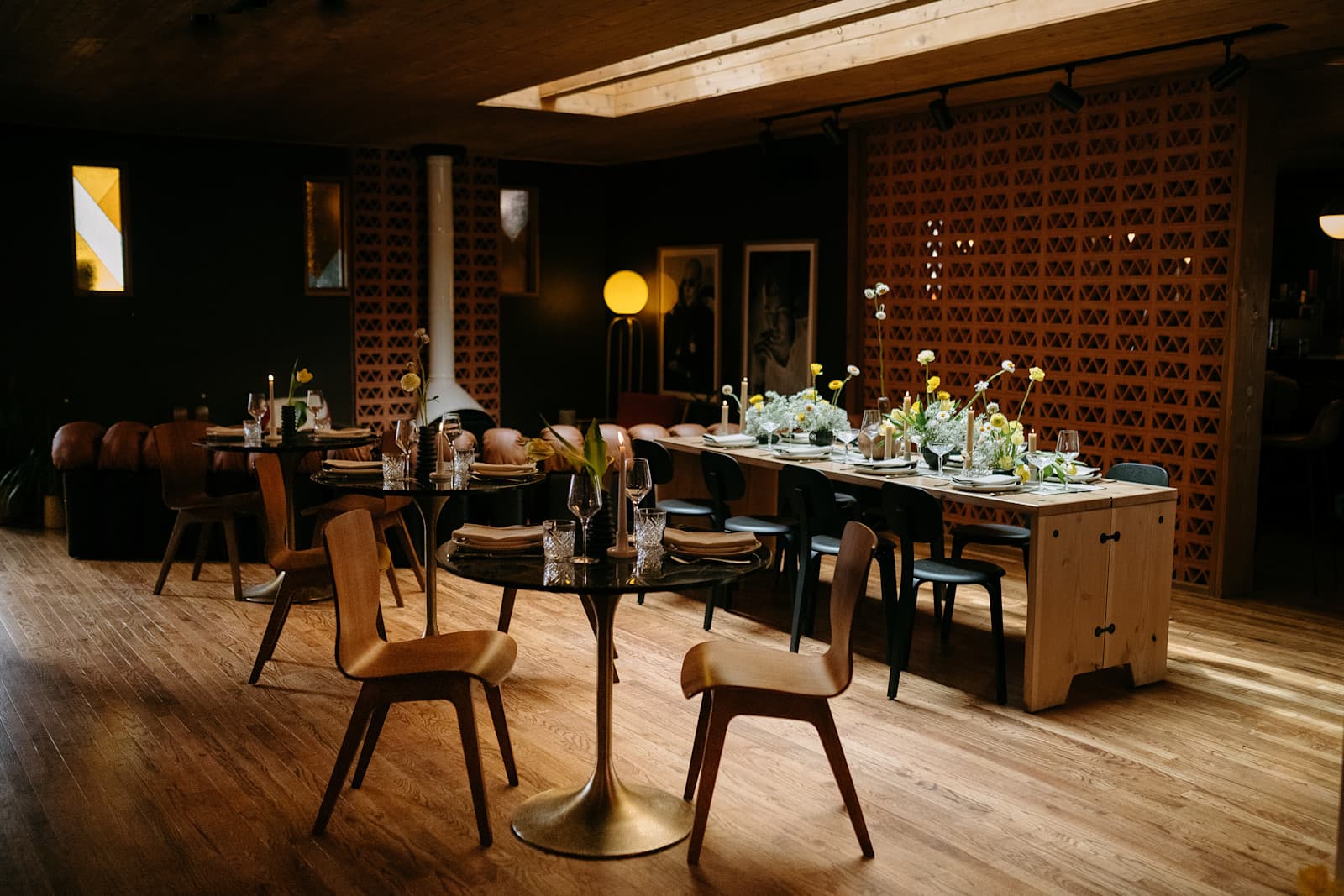 Saloon Table Setting